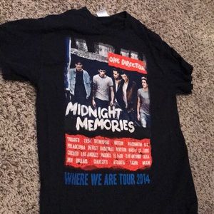 One direction shirt comes with free bracelet!